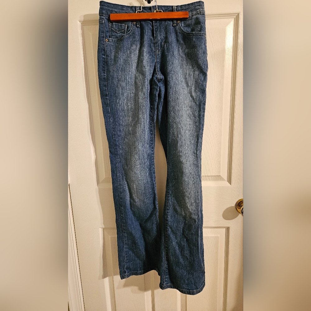 Flare Levi's